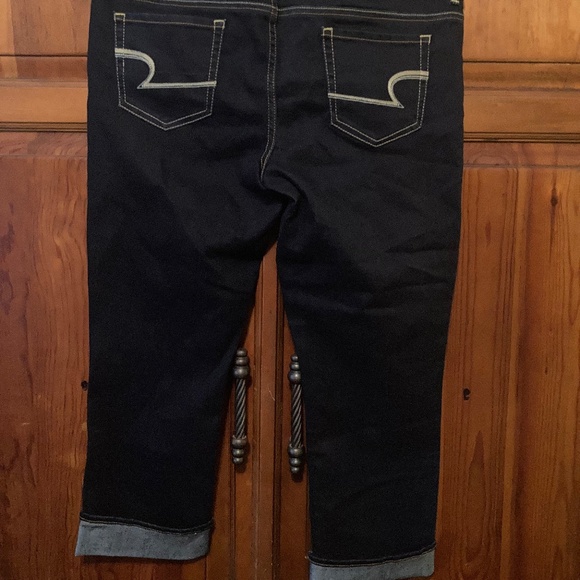 Size 16 NWT American Eagle Dark Wash Artist Crop Jeans - Picture 2 of 4